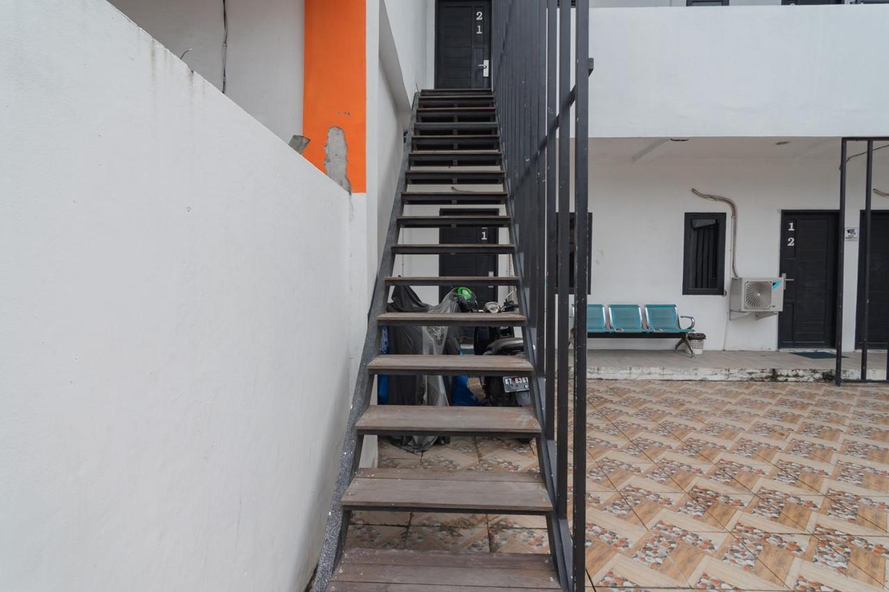 Reddoorz At Sani Guest House Balikpapan Екстериор снимка